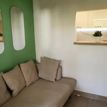 Appartement 2 Pieces Au Calme Avec Terrasse Et Climatisation Nice